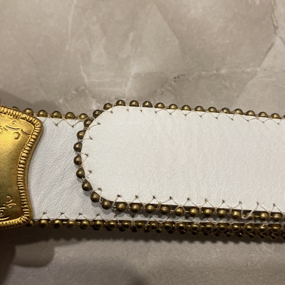 Rare Vintage White Leather Belt with Gold Tone Features - Picture 4 of 16